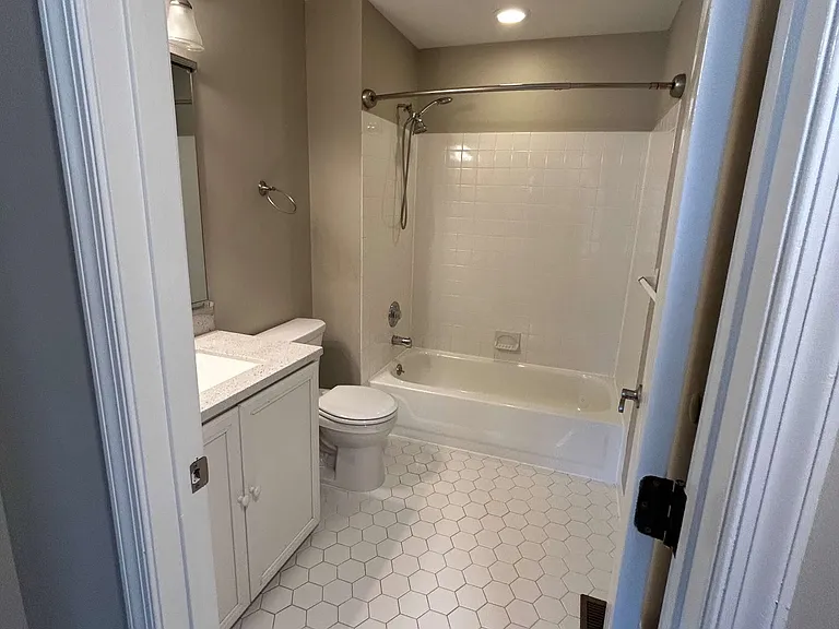 Hallway full bath