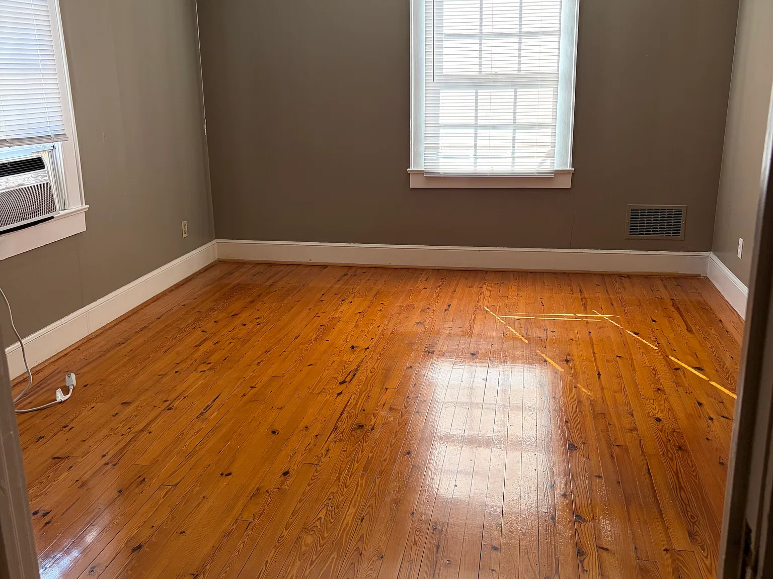 3 bed, 1.5 bath, 4000 sqft, $875 — Photo 4