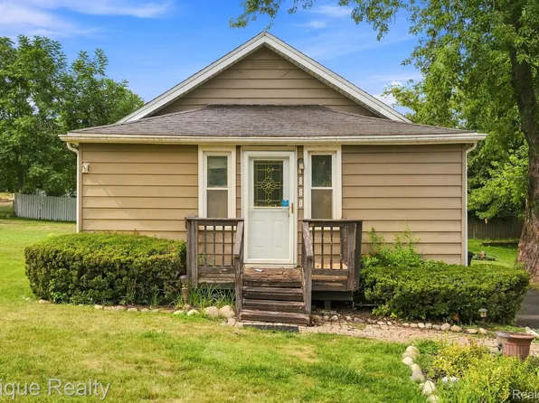 4860 Lakeview Ave, West Bloomfield, MI 48324