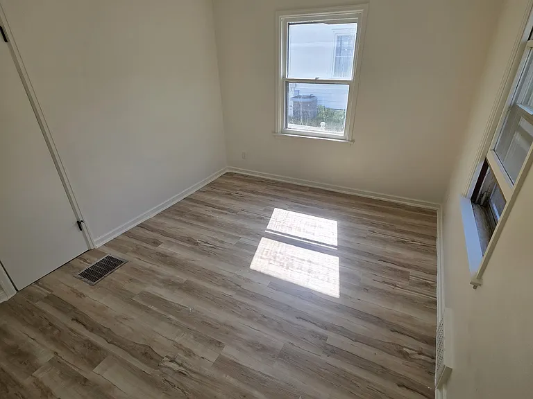 2221 Mayflower Ave — Photo 13