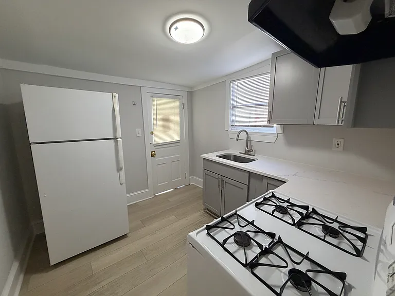 1114 Lancaster Ave — Photo 12