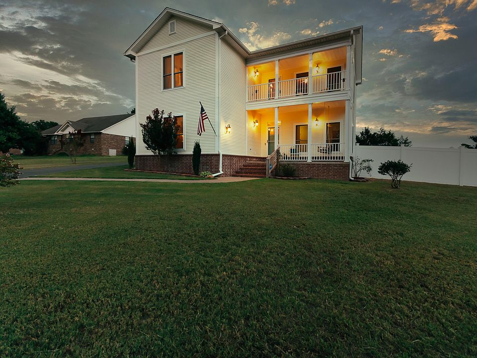 1st image of 211 Mountain Crest Dr