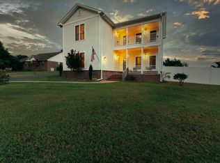 211 Mountain Crest Dr, Russellville, AR 72802