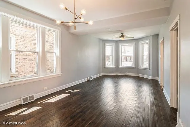 2 bed, 900 sqft, $2,050 — Photo 3