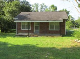 199 4th St, Big Sandy, TN 38221