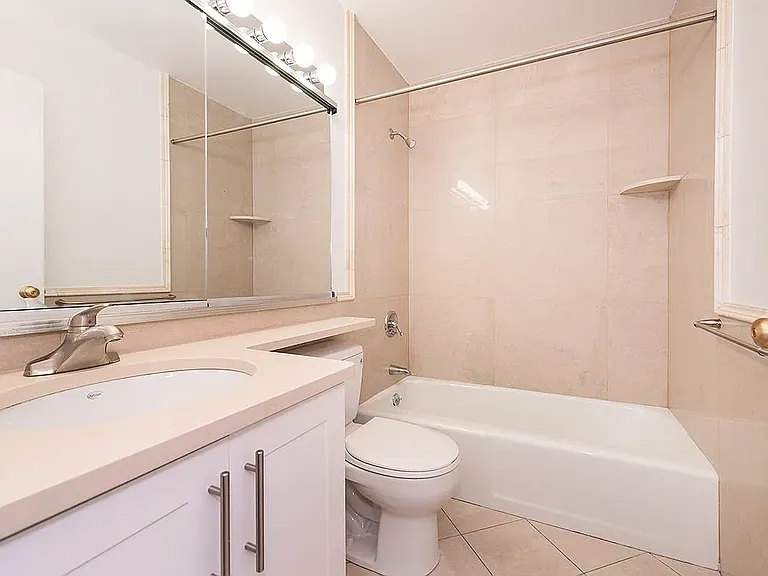 211 W 56th St #J25 — Photo 6