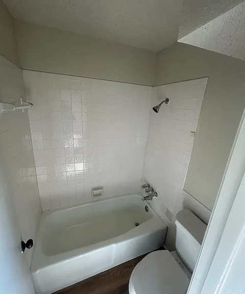 401 Towne House Ln — Photo 12
