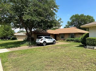 910 Key Colony Dr, Garland, TX 75043