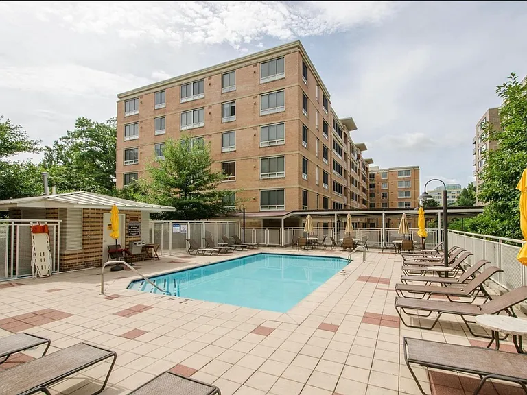 350 G St SW — Photo 29
