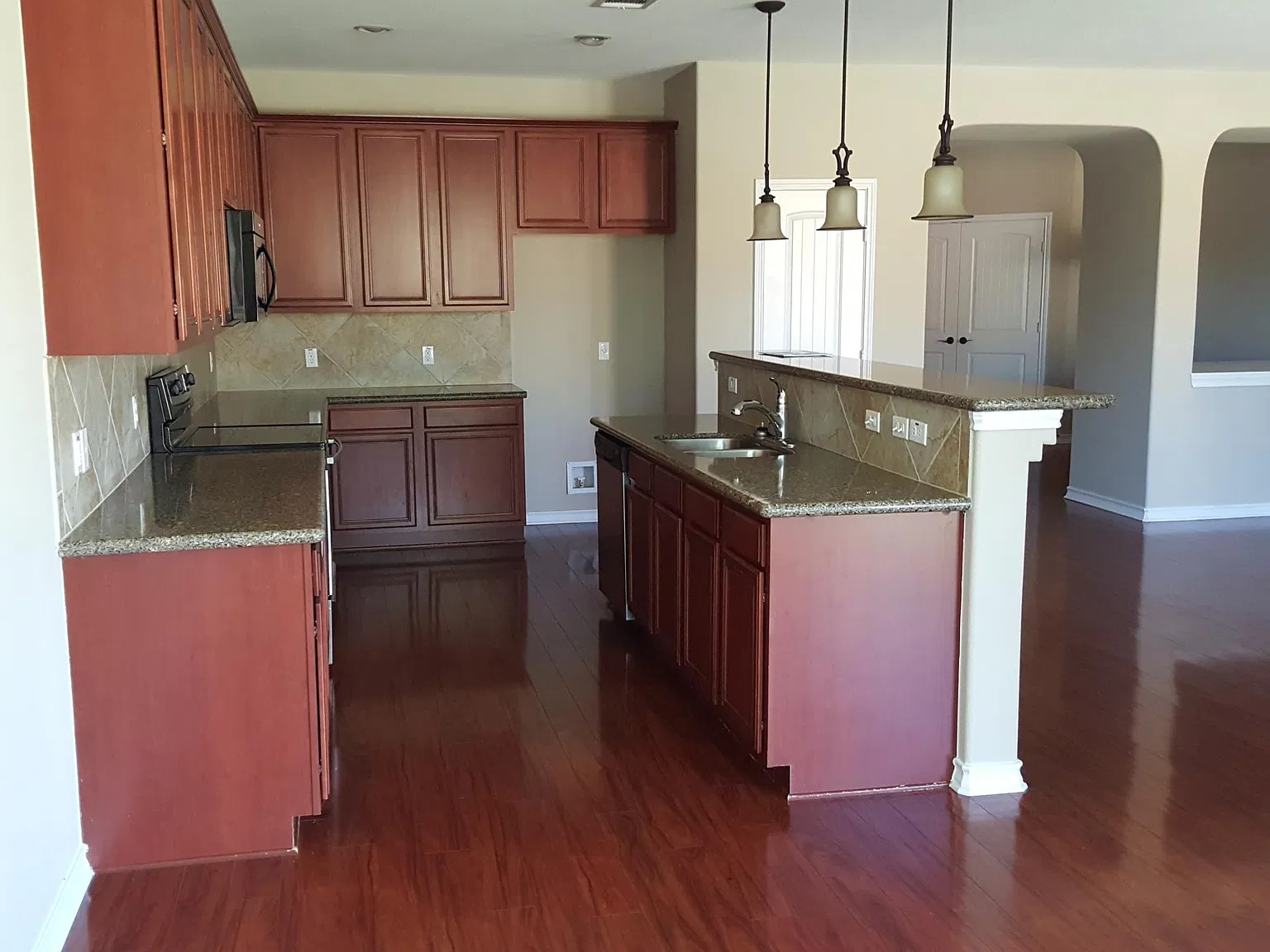 204 Kissing Oak Dr — Photo 3
