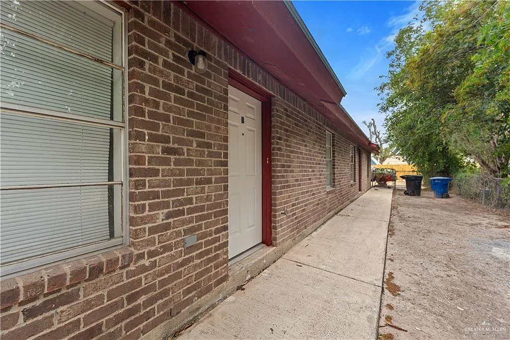 2 bed, 1.0 bath, 2670 sqft, $850 — Photo 4