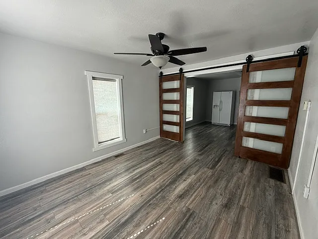2 bed, 950 sqft, $1,050 — Photo 3