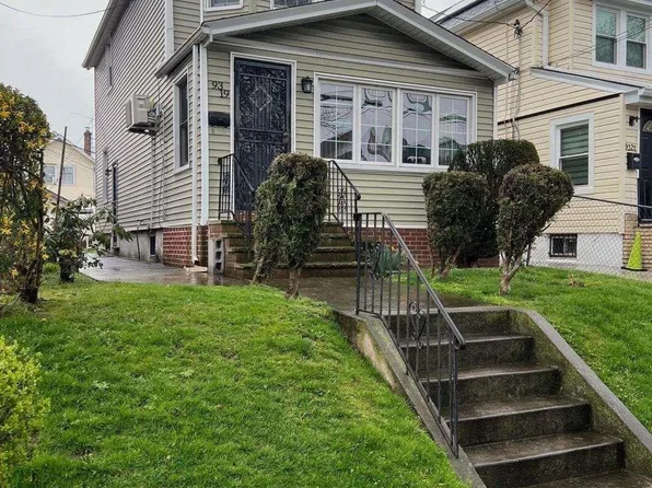93-19 208th Street, Queens Village, NY 11428