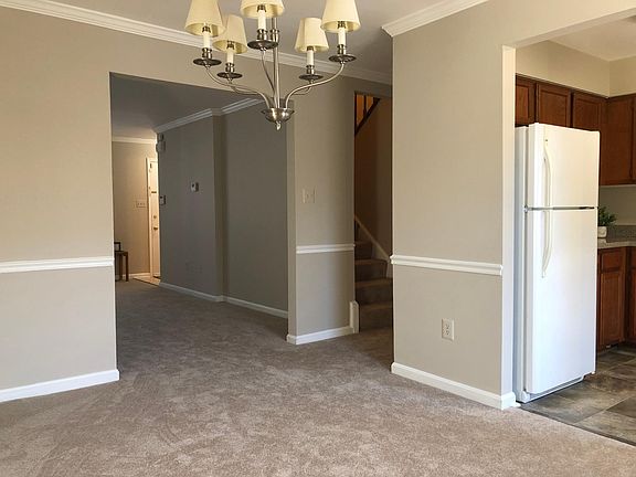 5th image of 6094 Crown Royal Cir