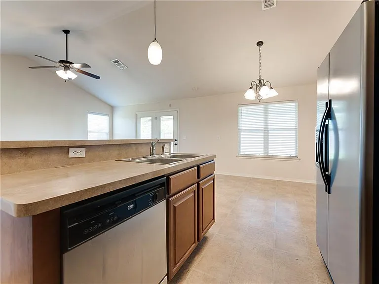 4500 Hunter Blvd — Photo 9