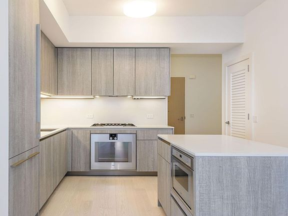 3rd image of 333 Beale St APT 6C