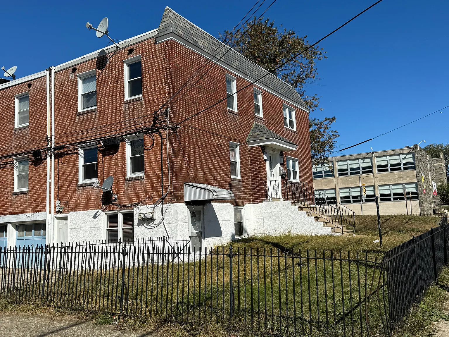 2 bed, 820 sqft, $1,400 — Photo 2