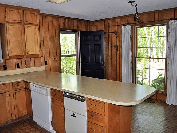 4th image of 1446 Blacksburg Hwy