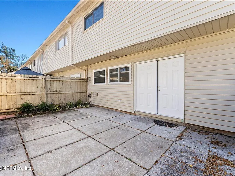 8140 Sutton Pl E — Photo 21