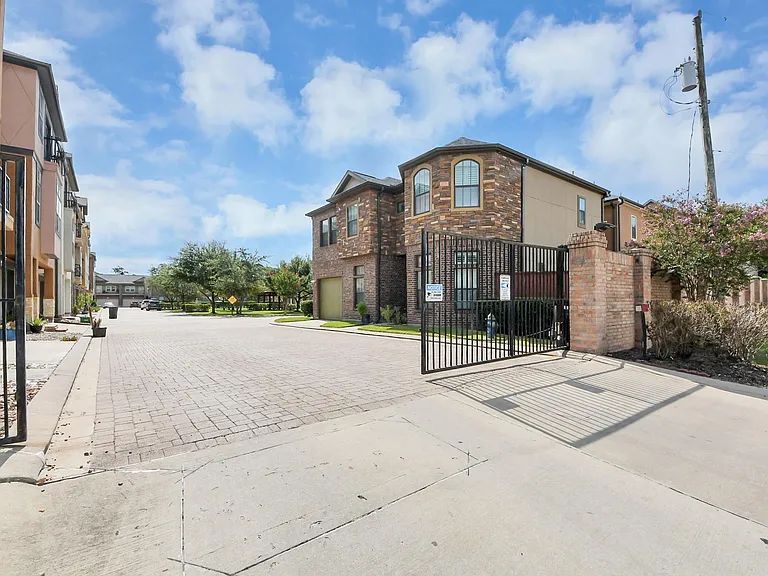 11045 Upland Forest Dr — Photo 33