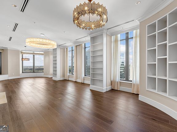 2nd image of 3376 Peachtree Rd NE APT 35A