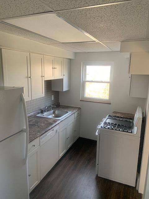 Kitchen - all new appliances, floors, cabinets