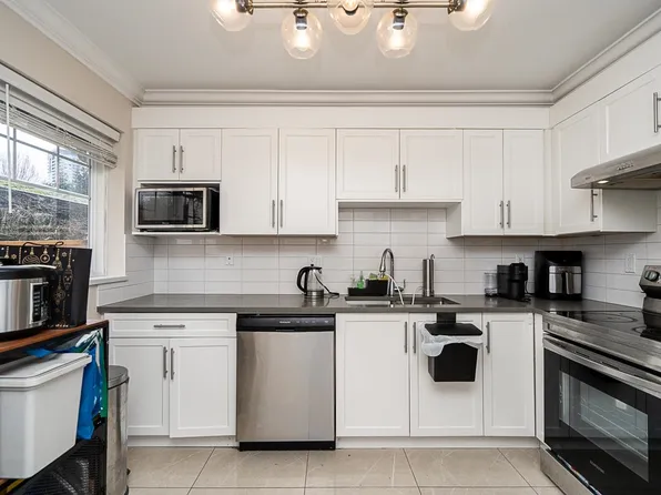 10282 132nd St #1, Surrey, BC V3T 0C4