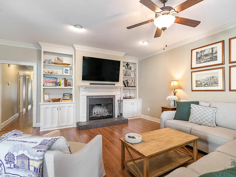 1463 Patrick Dr — Photo 2
