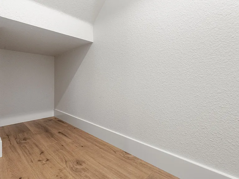 527 Scudero Cir — Photo 12