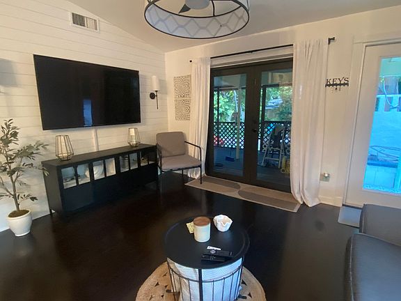 3rd image of 988 Oleander Rd