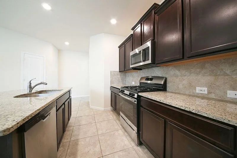 3 bed, 2.0 bath, 1535 sqft, $2,000 — Photo 4