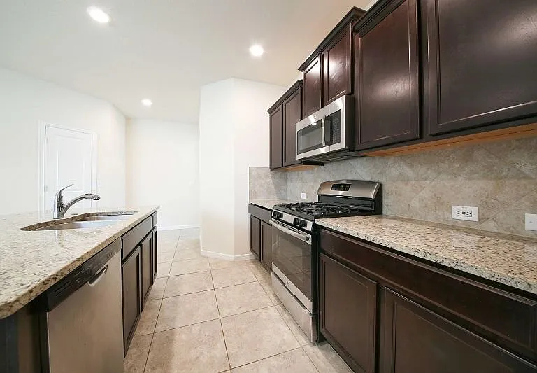 14002 Madrigal Ln — Photo 4