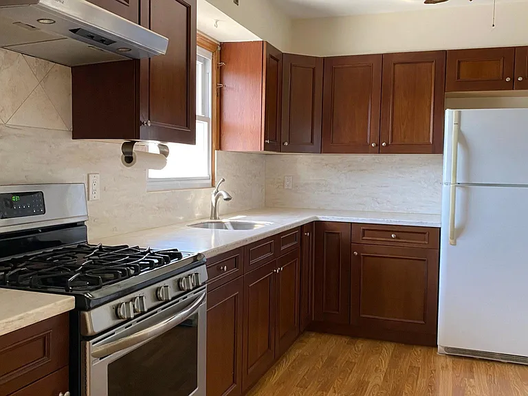 297 Fairfield Ave #2 — Photo 2
