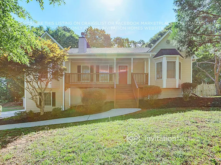 460 Austin Dr — Photo 2