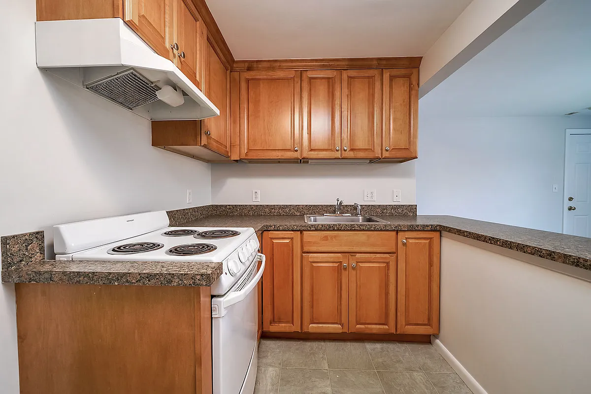 Kitchen - 158R Western Ave #5