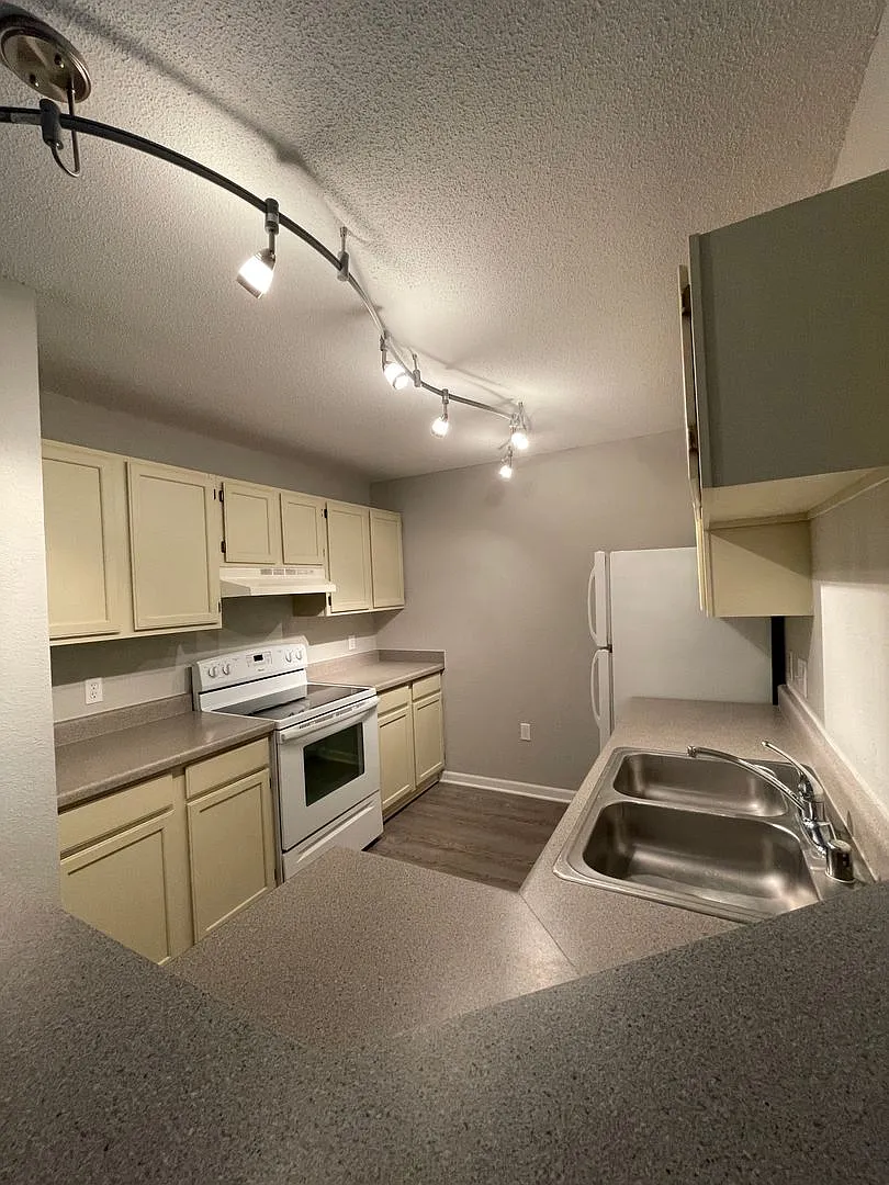 The Parkridge Apartments — Photo 2