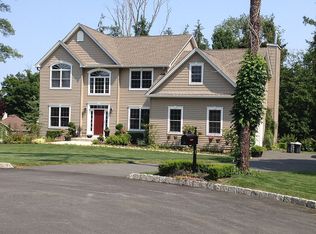 20 Biret Dr, Airmont, NY 10952