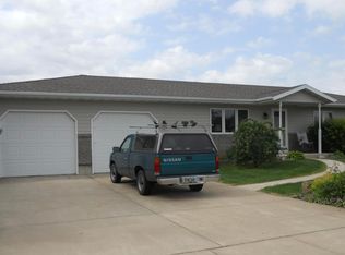 525 Oakmont Dr, Vermillion, SD 57069