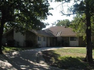 4300 Willow Bend Dr, Arlington, TX 76017