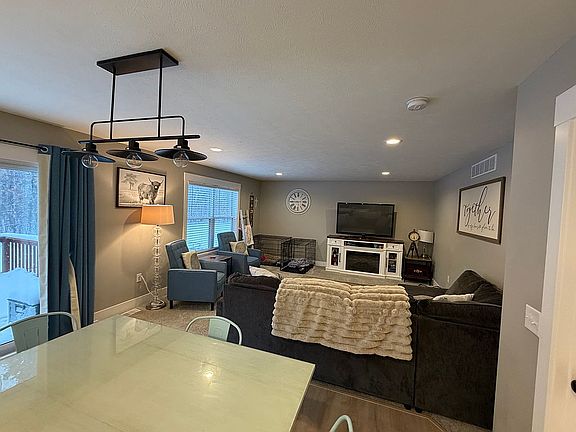 4th image of 3960 Elderberry Dr