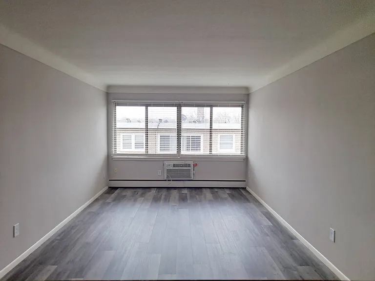 English Conway Place — Photo 24