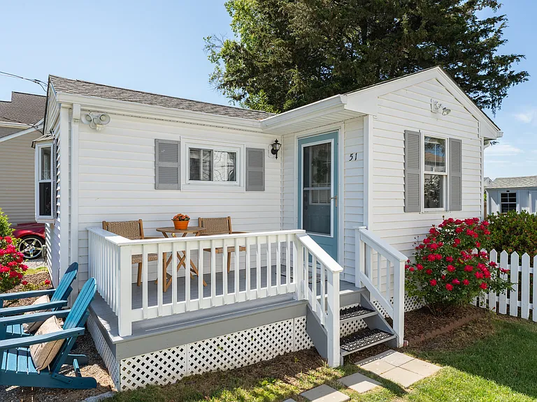 51 Uncas Rd — Photo 2