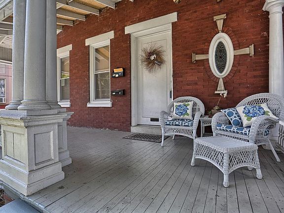 Victorian style w/porch