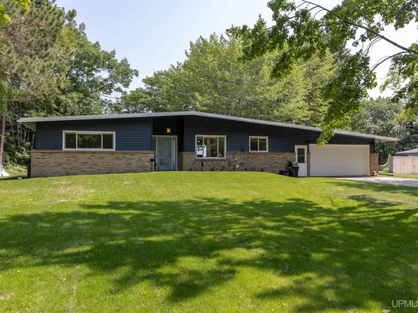 9 Marquette Dr, Marquette, MI 49855