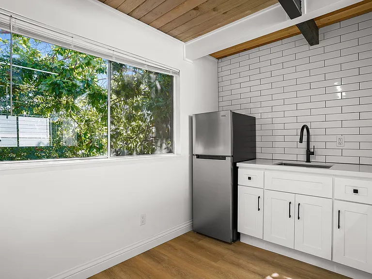 2030 Cedar St #6 — Photo 12