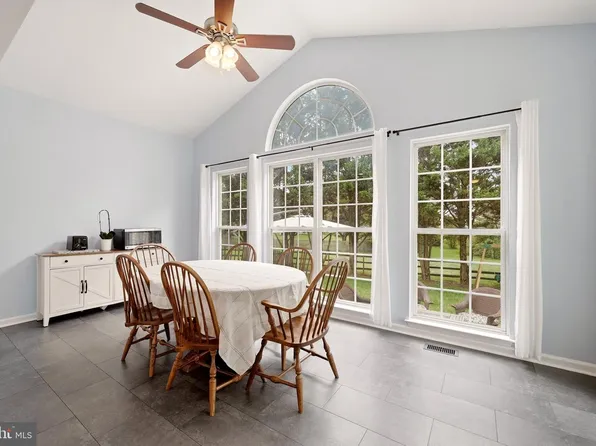 49 Pebble Beach Cir, Charles Town, WV 25414