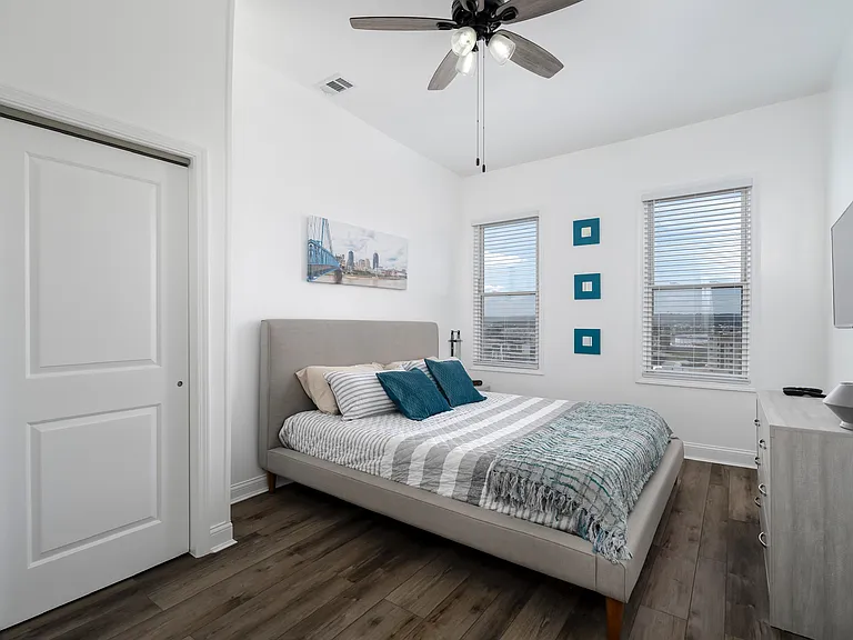 407 Oregon St — Photo 11