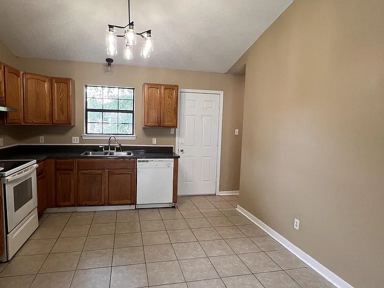2414 34th Ave #B — Photo 4