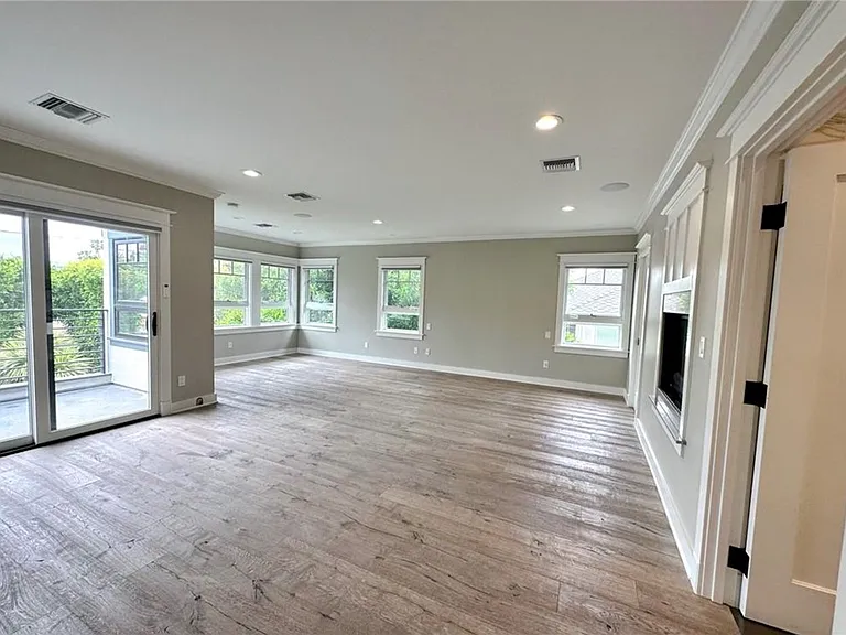 1616 N Ogden Dr — Photo 37