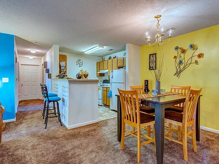 Miller Town Apartments — Photo 15